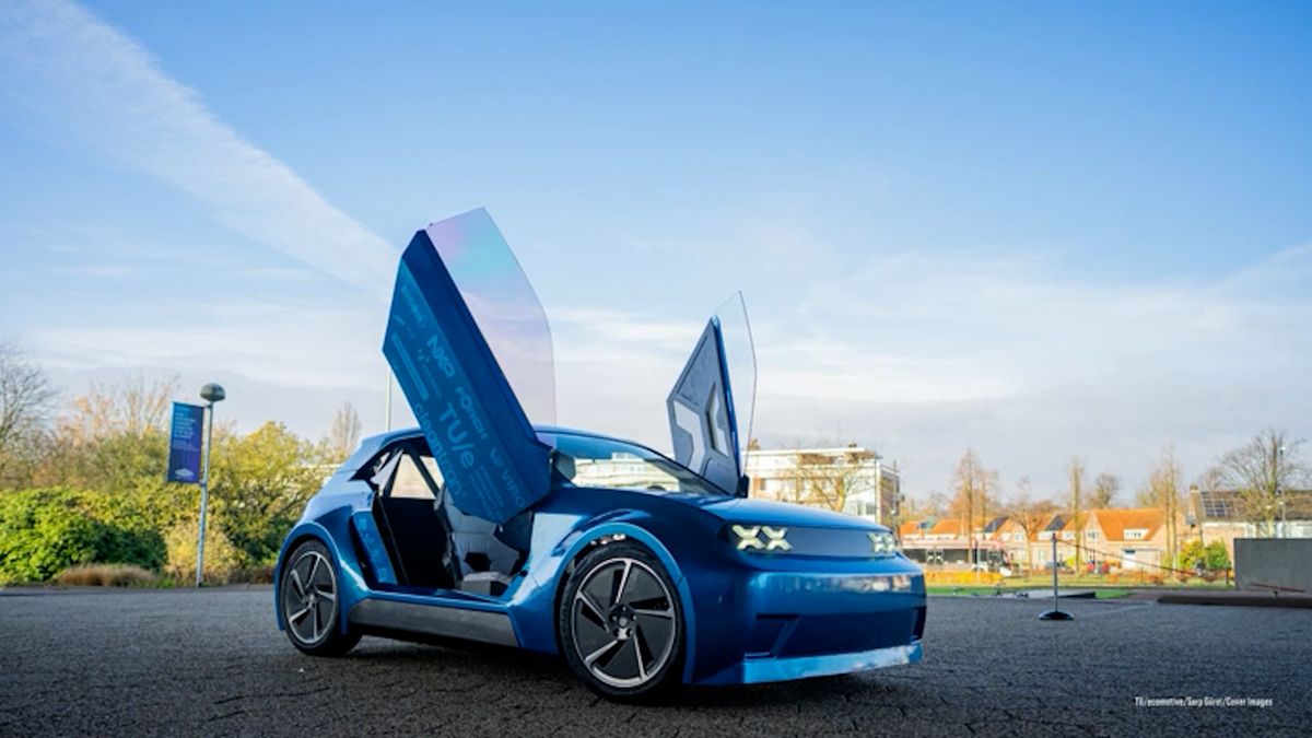 Studenti ukázali elektromobil, který majitelům umožní snadné opravy